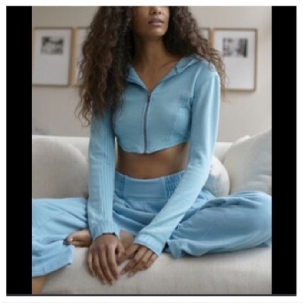 URBAN OUTFITTERS Aubrey Zip Front Jacket in Blue. Size small.